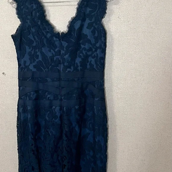 Tadashi Shoji Embroidered V-neck Lace Dress in Dark Teal Size 8 - Picture 3 of 6